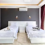 Vila 3 Bedroom 1267 *