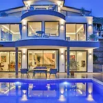 Vila 3 Bedroom 1267 *